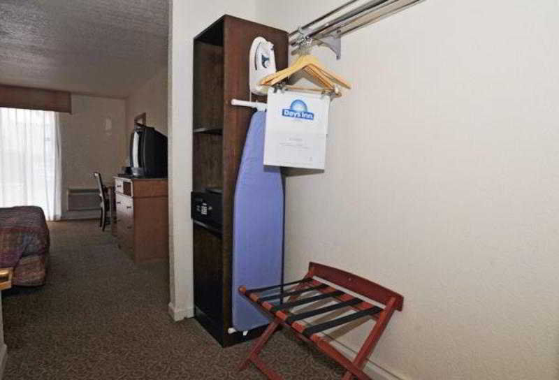 Days Inn By Wyndham Neptune Beach Jacksonville Beach Bagian luar foto