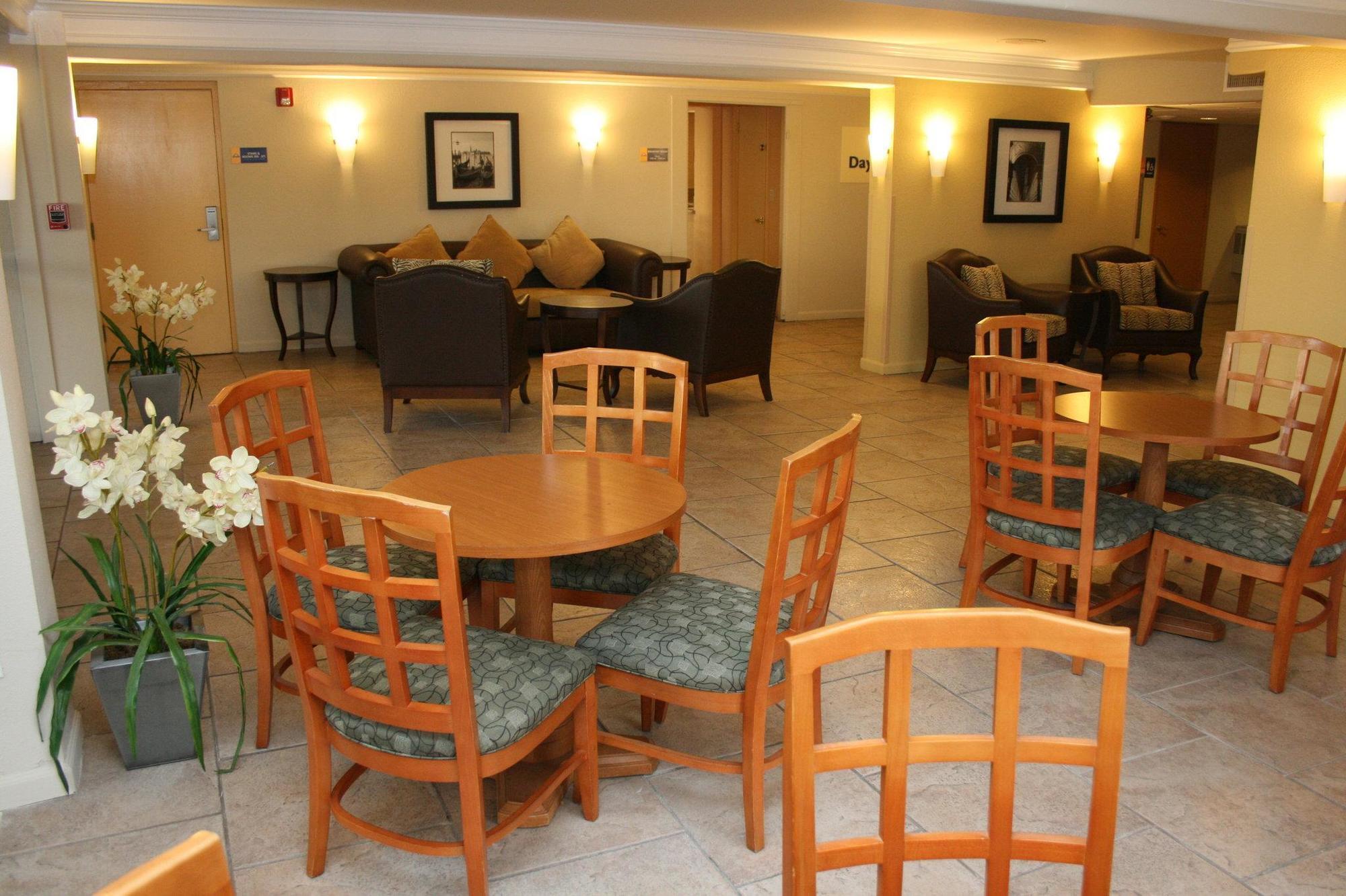 Days Inn By Wyndham Neptune Beach Jacksonville Beach Bagian luar foto