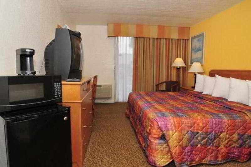 Days Inn By Wyndham Neptune Beach Jacksonville Beach Bagian luar foto