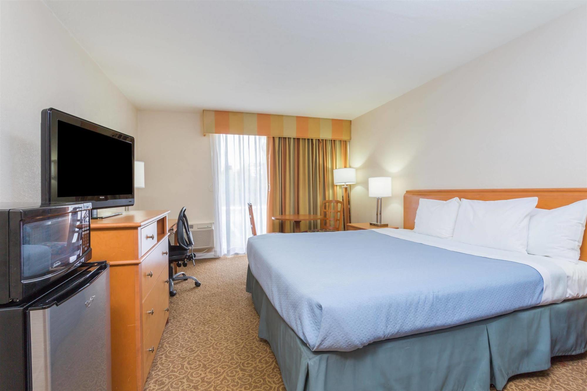 Days Inn By Wyndham Neptune Beach Jacksonville Beach Bagian luar foto