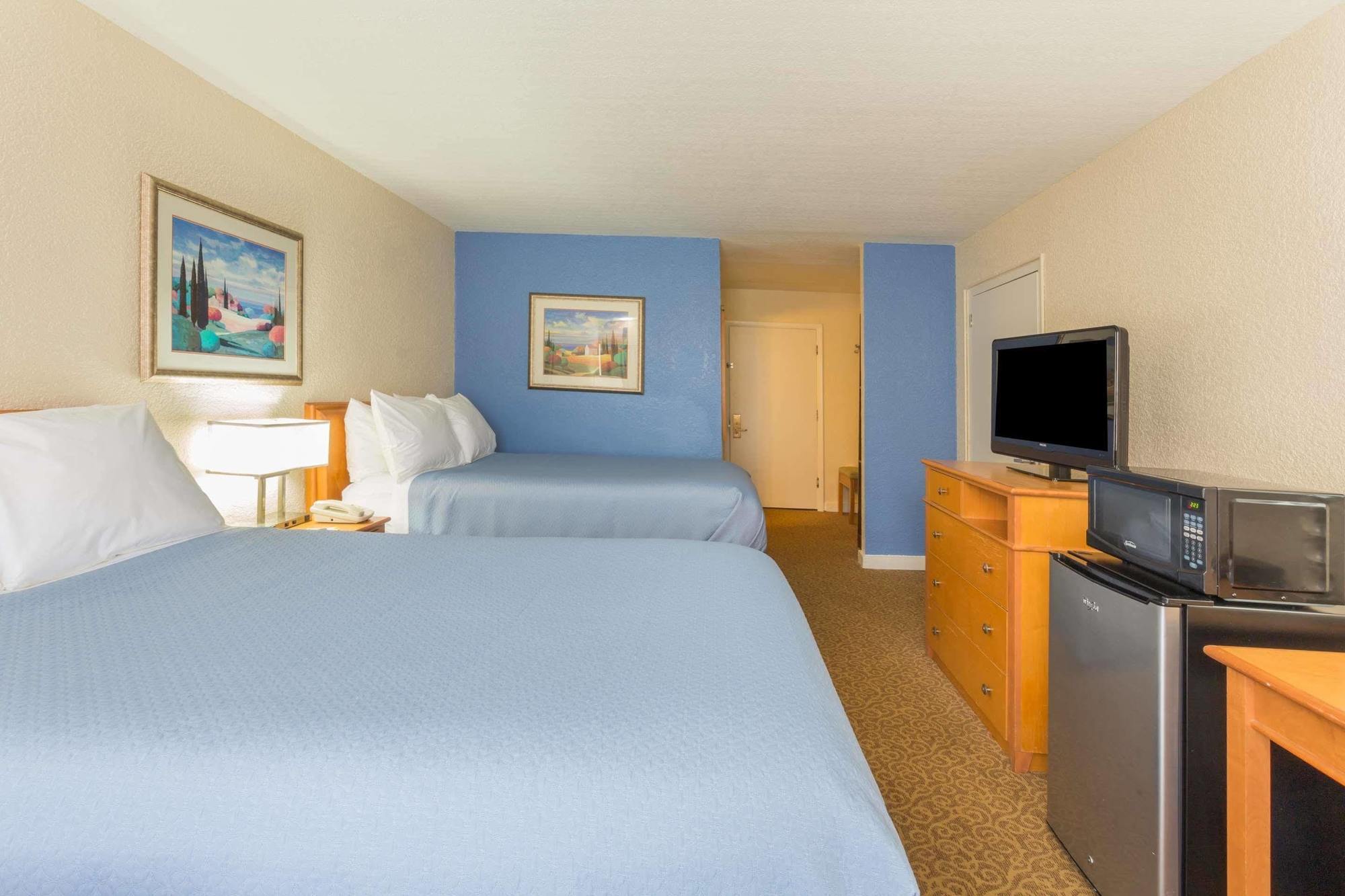 Days Inn By Wyndham Neptune Beach Jacksonville Beach Bagian luar foto