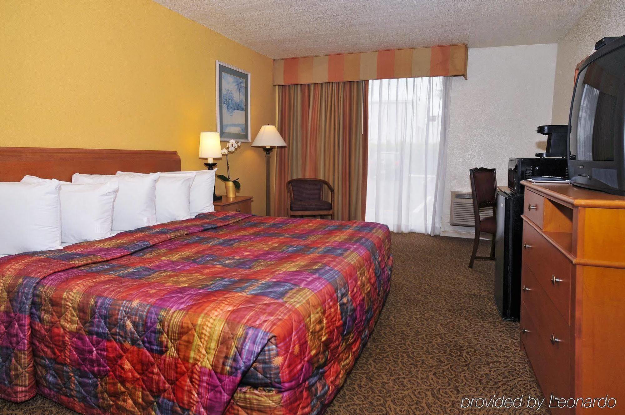 Days Inn By Wyndham Neptune Beach Jacksonville Beach Bagian luar foto